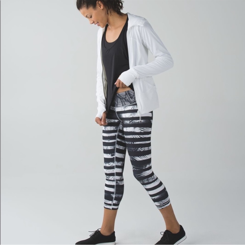 Lululemon Wunder Under Crop II Leggings in Shady Palms SZ 8 VGUC